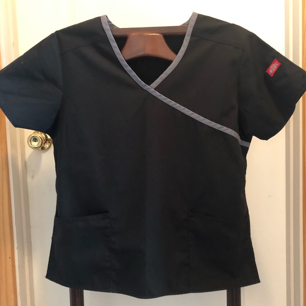 Scrub top